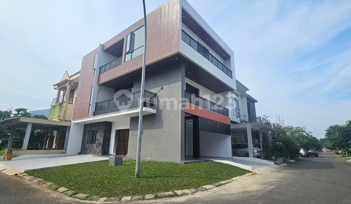 Rumah Brand New Tipe Hoek Dekat Kawasan Kuliner di Alam Sutera