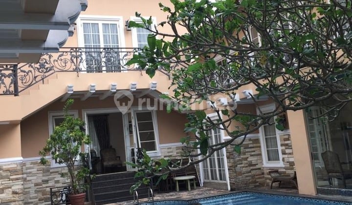 Rumah Mewah Dgn Private Pool Dekat Akses Tol di Lippo Karawaci