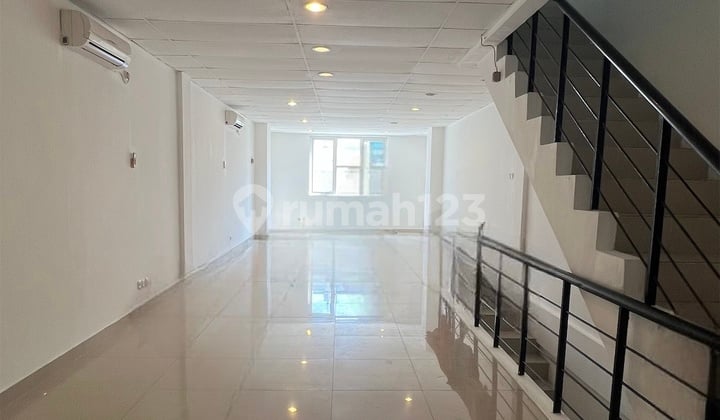 Ruko Bagus 3 Lantai Siap Pakai di Golden Boulevard BSD City