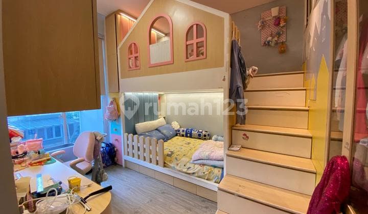 Langka Rumah Hoek Full Furnish Dekat Akses Tol di Metland Puri