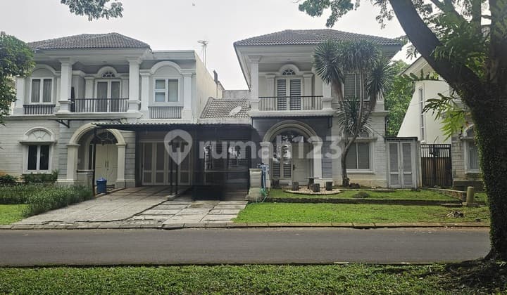 House with a Large Garden and Wide Road Access Near the Toll Road Entrance at Serenade Lake Gading Serpong