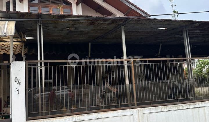 Hoek House Green Garden West Jakarta.