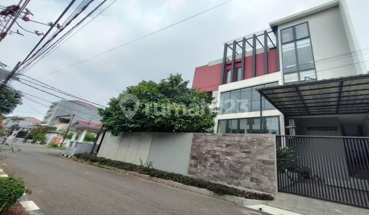 Dijual Rumah Hoek Cakep Siap Huni di Pulomas Ada Lift