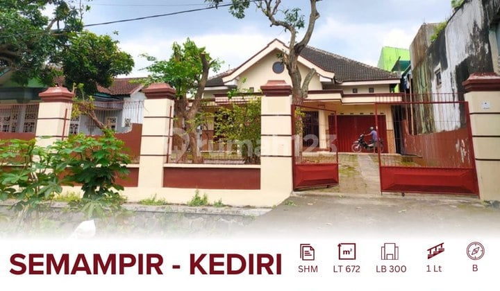 Residence in a Strategic Location, Semampir, Kediri City, Near City Bus Access, Offices, Banking, Places of Worship, Schools, Business Centers, Shopping & Health Facilities.