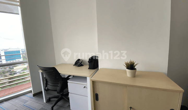Disewakan Kantor Unit Furnished 4 Pax di South Quarter Dekat MRT