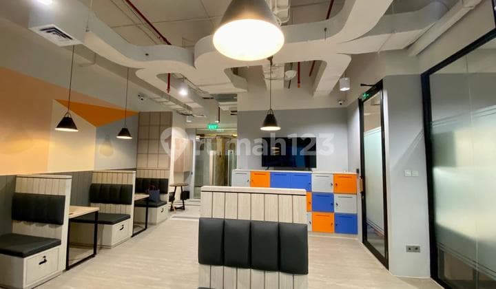 Sewa Kantor Unit Furnish 4 Pax di Treasury Tower SCBD Dekat Mall