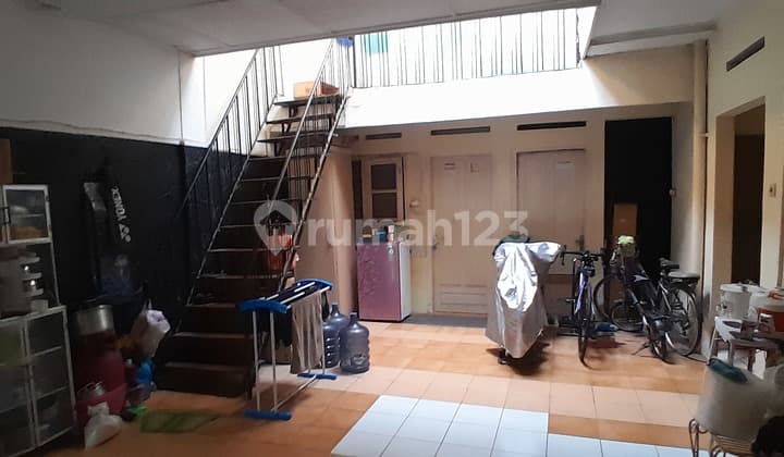 RHT House in Guntur Area, Menteng Atas, Near Kuningan Business District