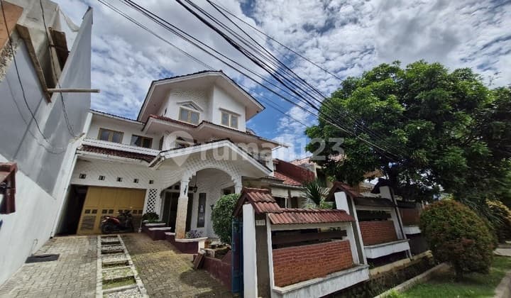 Rumah siap huni di perumahan Wisma Cakra di area Limo - Cinere