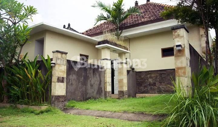 VILLA TANPA POOL FULLY FURNISH DI JALAN PANTAI LEBIH GIANYAR