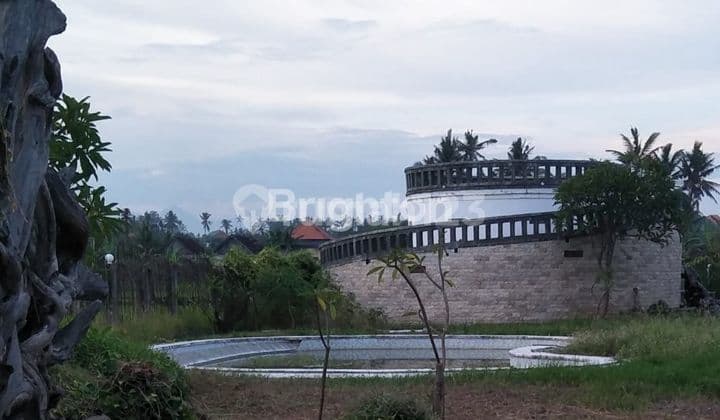 VILLA MANGKRAK DENGAN TANAH LUAS LOS PANTAI MASCETI GIANYAR