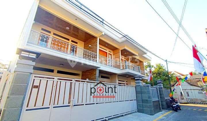 Rumah Mewah Solo Kota Full Furnish Mewah 2.5 Lantai