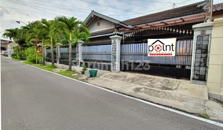 Rumah Mewah Solo Kota Luas di Sumber Banjarsari Solo