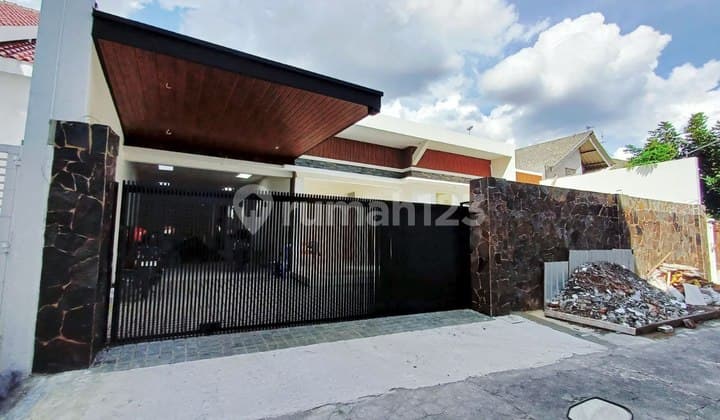 Rumah Mewah Baru Luas Di Solo Kota Dekat Manahan