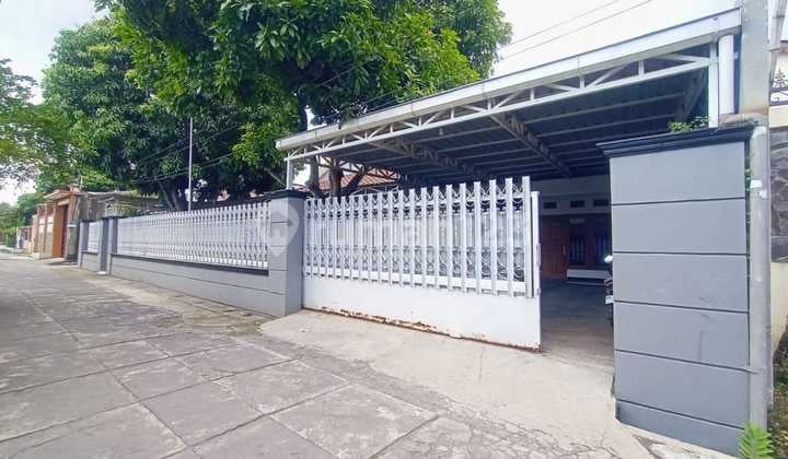 Spacious Good House in the Center of Solo City Comfortable