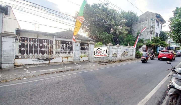 Tanah Tengah Kota Solo Ada Bangunan Lama Strategia