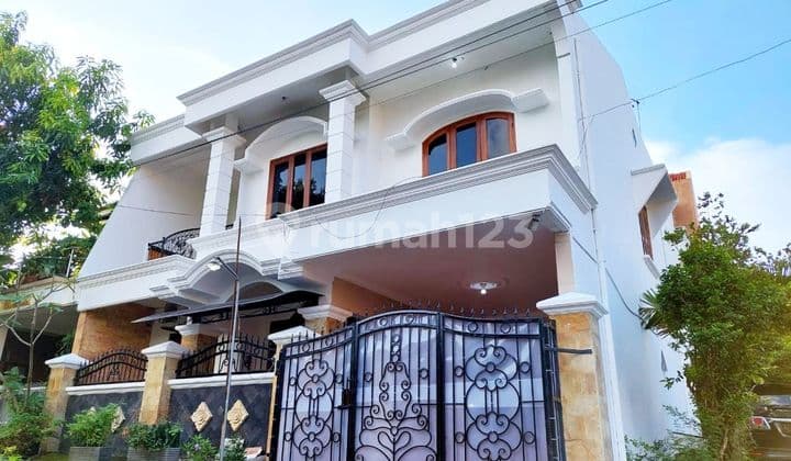 Rumah Mewah Klasik 2 Lantai Mepet Solo Kota Terawat Siap Huni