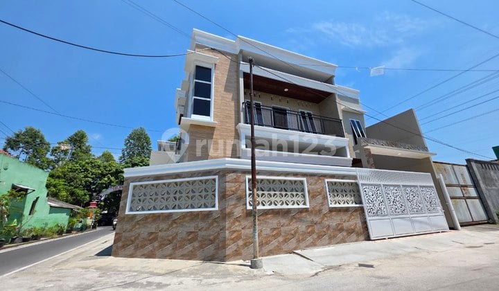 Rumah Baru 2 Lt Karangasem Laweyan Solo Dekat Ums