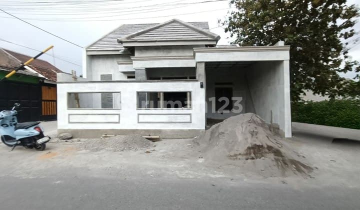 Rumah Baru Proses Finishing Dekat Smkn 6 Gatak