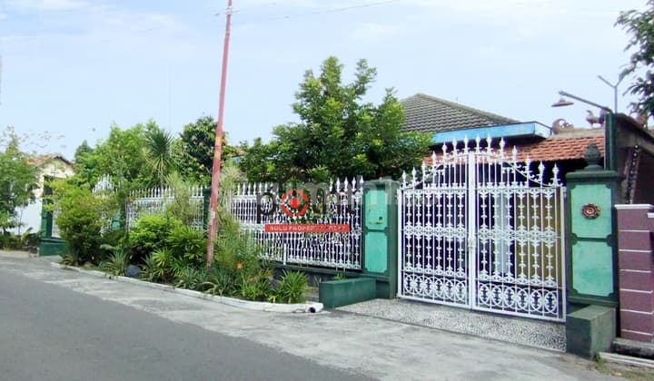 Rumah Luas Tengah Kota Solo Dekat Alila Jajar Laweyan Surakarta