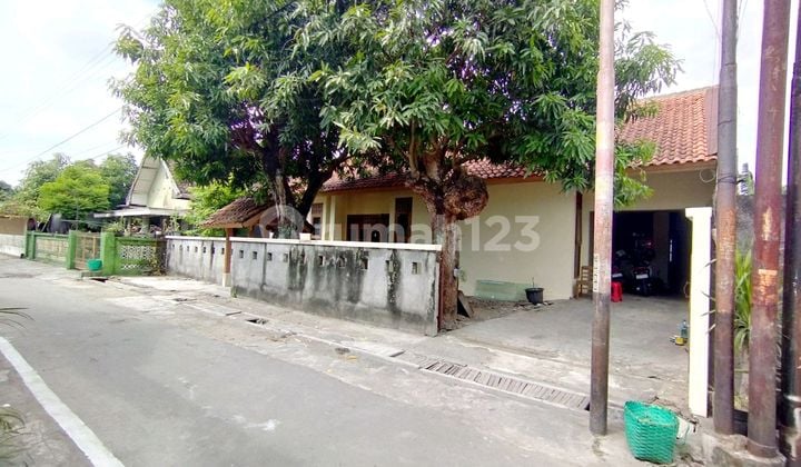 Rumah Tengah Kota Solo Setengah Jadi Tanah Luas 414m² Sangat Nyaman