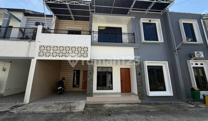 Rumah Baru Cluster Colomadu 2 Lantai Siap Huni