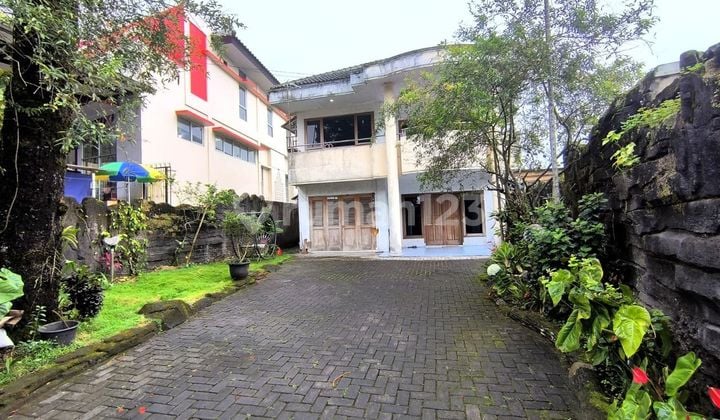Rumah Villa Tawangmangu Pinggir Jalan Raya