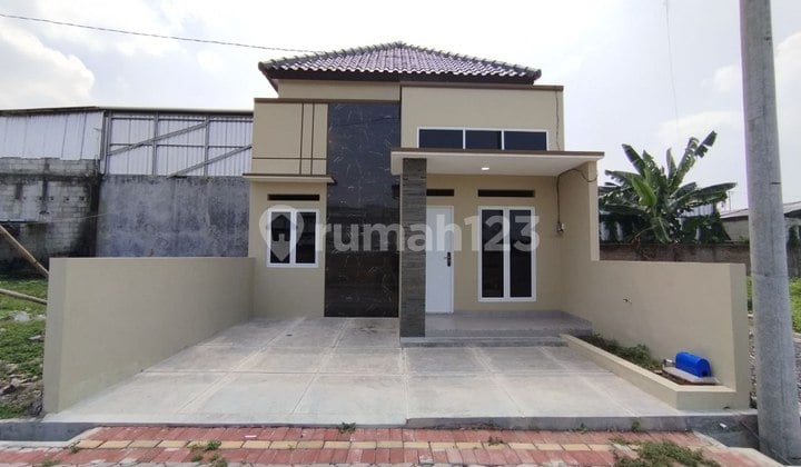 Rumah Baru Dekat Kampus Uns Pesan Bangun 1 Dan 2 Lantai