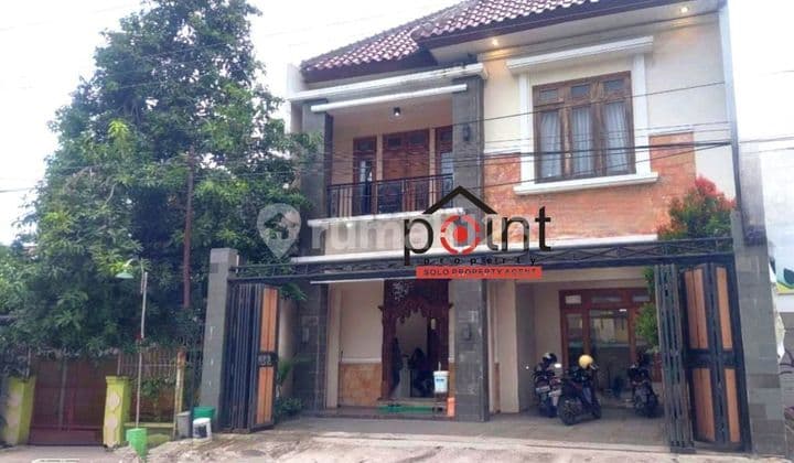 Rumah Colomadu Pinggir Jalan Raya 2 Lantai Strategis