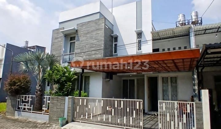 Rumah Bagus Dalam Cluster2 Lantai Dekat Solo