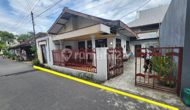 Tanah Ada Bangunan Sederhana Dekat Ke Manahan Tengah Kota