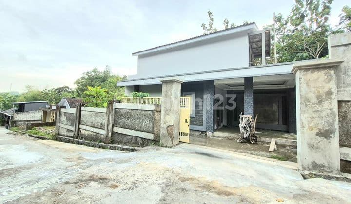Rumah Mewah Luas Di Perkampungan Nyaman 2 Lt