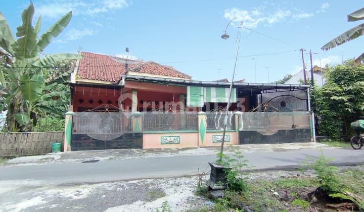 Rumah Bagus Luas Di Colomadu Dekat Ke Bandara Adi Sumarmo