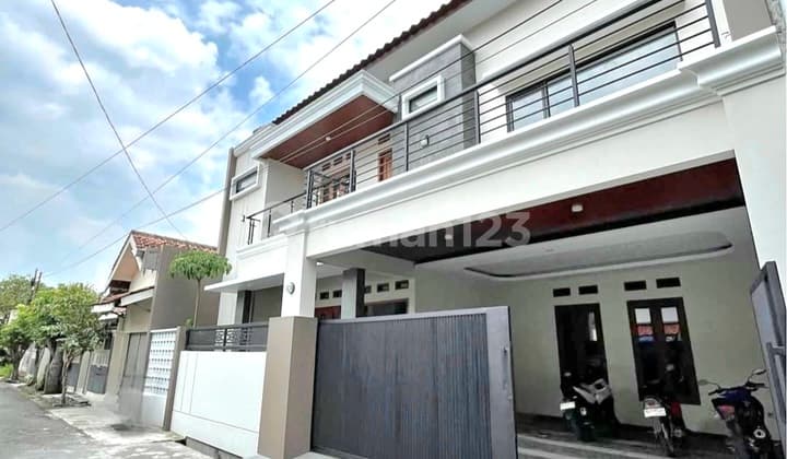 Rumah Baru Mewah 2 Lantai di Tengah Kota