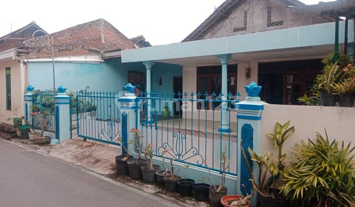 Rumah Luas Dalam Kota Dekat Kampus Unisri