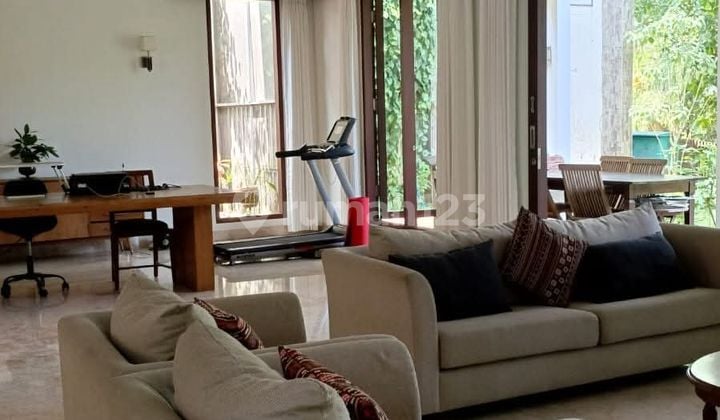 Dijual Rumah Mewah di Cluster Elit Bsd Bangunan Terawat Siap Huni