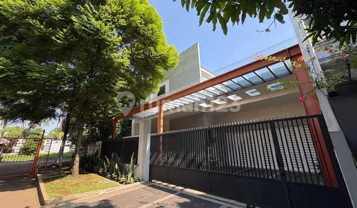 Dijual Rumah Mewah Modern Terawat di Kencana Loka BSD Dekat Stasiun Kereta