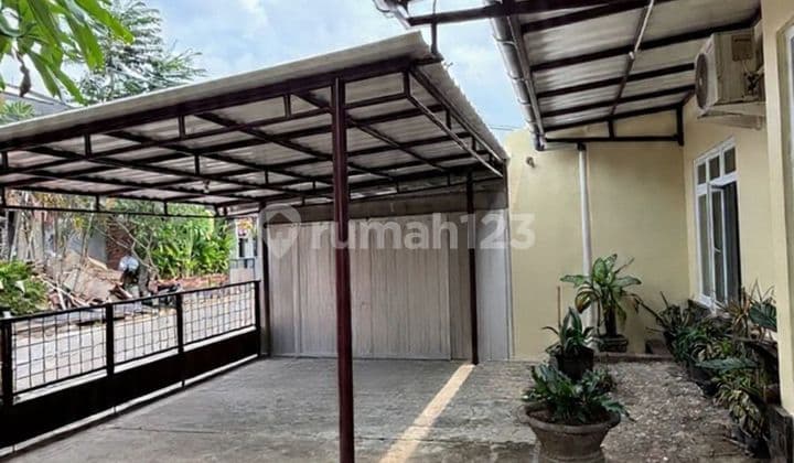Dijual Rumah Hoek Halaman Luas di Sektor 1 Bintaro Siap Huni
