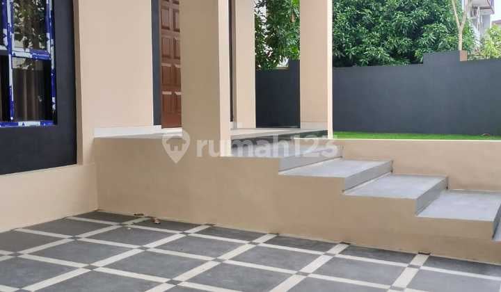 Dijual rumah furnised tingga bawa koper siap huni di anggrek loka bsd