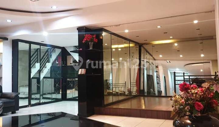 Di Sewakan Rumah Pas Untuk Kantor Di Pajajaran