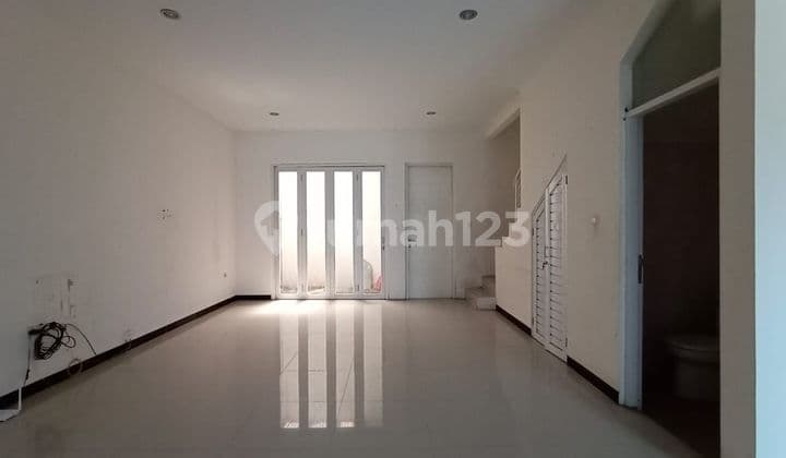 Di Jual Rumah Cantik Di Taman Kopo Indah 5