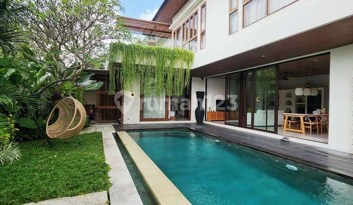 Modern Villa Premium Location In Main Road At Umalas Kerobokan Bali.