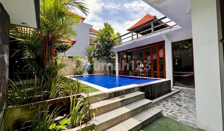 Modern Villa With Natural Wood Accent Furnished In Sanur Denpasar Bali