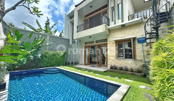 Villa 4 Bedrooms Prime Location Berawa Canggu Bali
