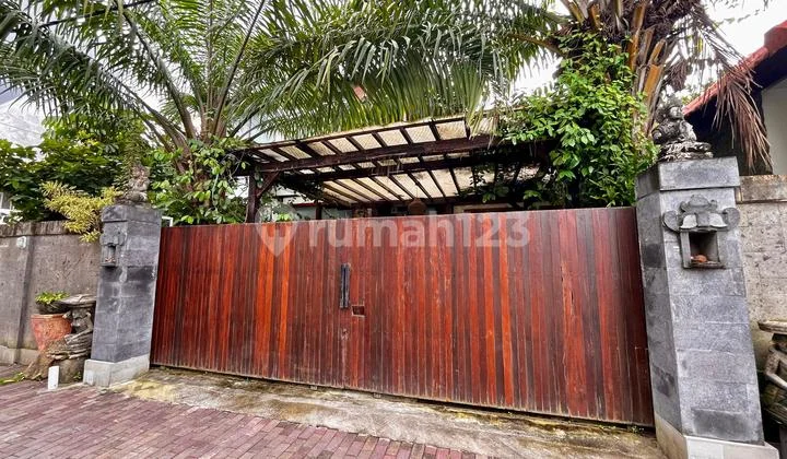 Yearly Rent 3 Bedrooms Modern Villa With Natural Wood Accent Furnished In Sanur Denpasar Bali