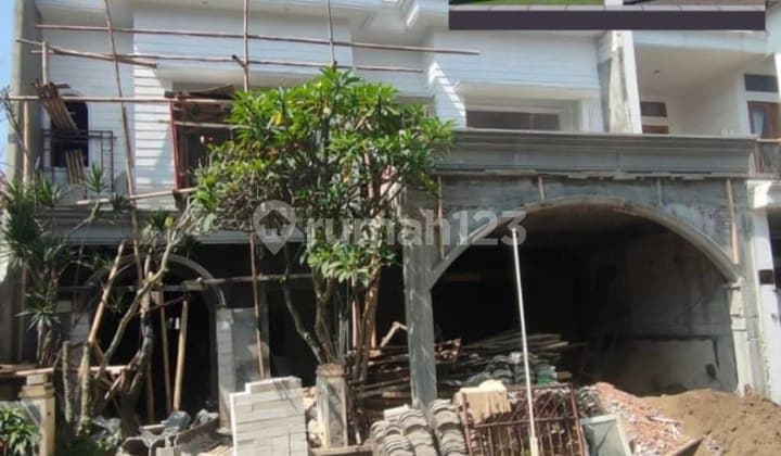 Rumah Mewah Gaya American Classic, Permata Jingga, Malang