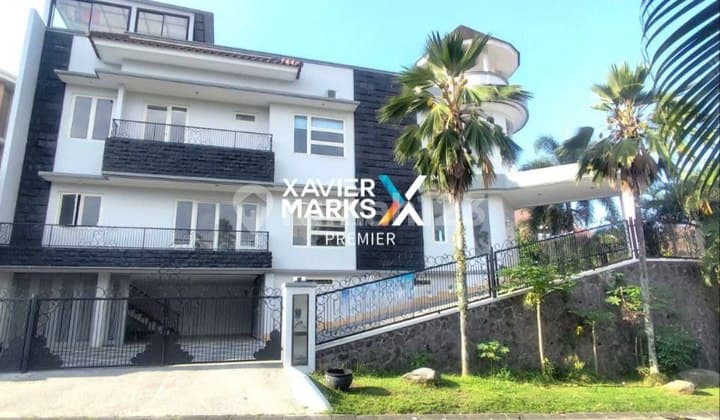 Rumah Mewah dengan Private Swimming Pool Lokasi Elit Tidar Malang