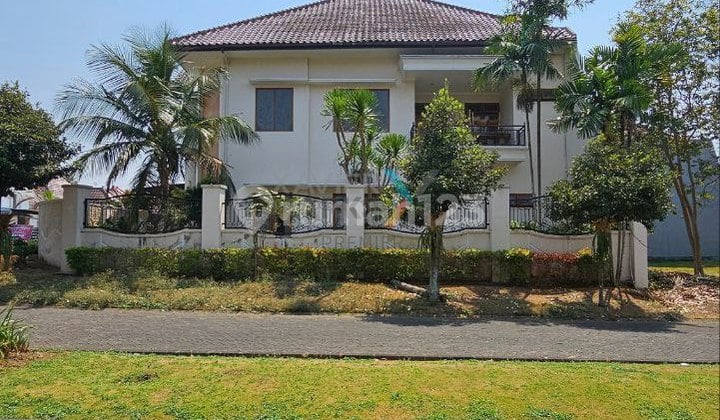 Rumah Megah di Villa Golf Boulevard, Araya Malang