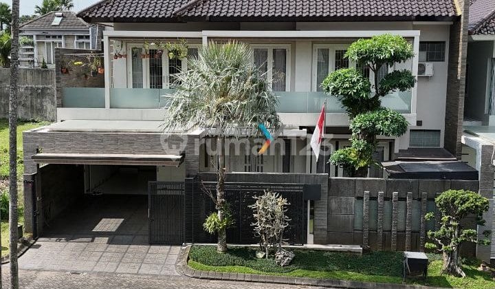 Rumah Premium Full Furnished dengan Private Pool di Istana Dieng, Malang