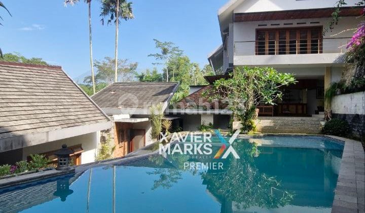 Rumah Mewah Konsep Resort + Private Pool dan Rooftop Full Furnished di Daerah Tidar, Malang