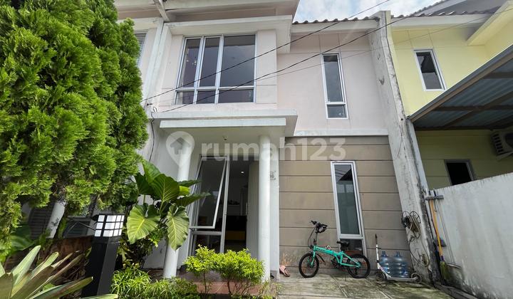Translation: "Quick Sale, Neat House Ready to Move In, Gading Serpong."